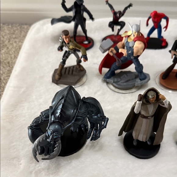 Assorted Action Figures Collection - Picture 8 of 11